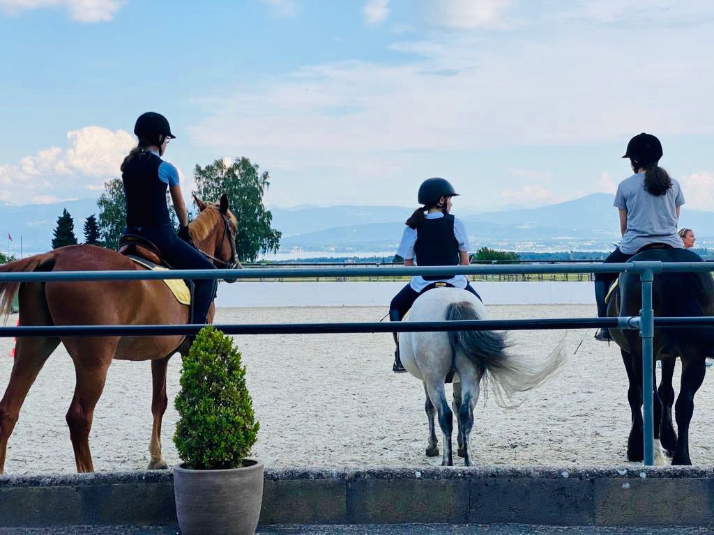 cours d'équitation pour enfants au manege de begnins